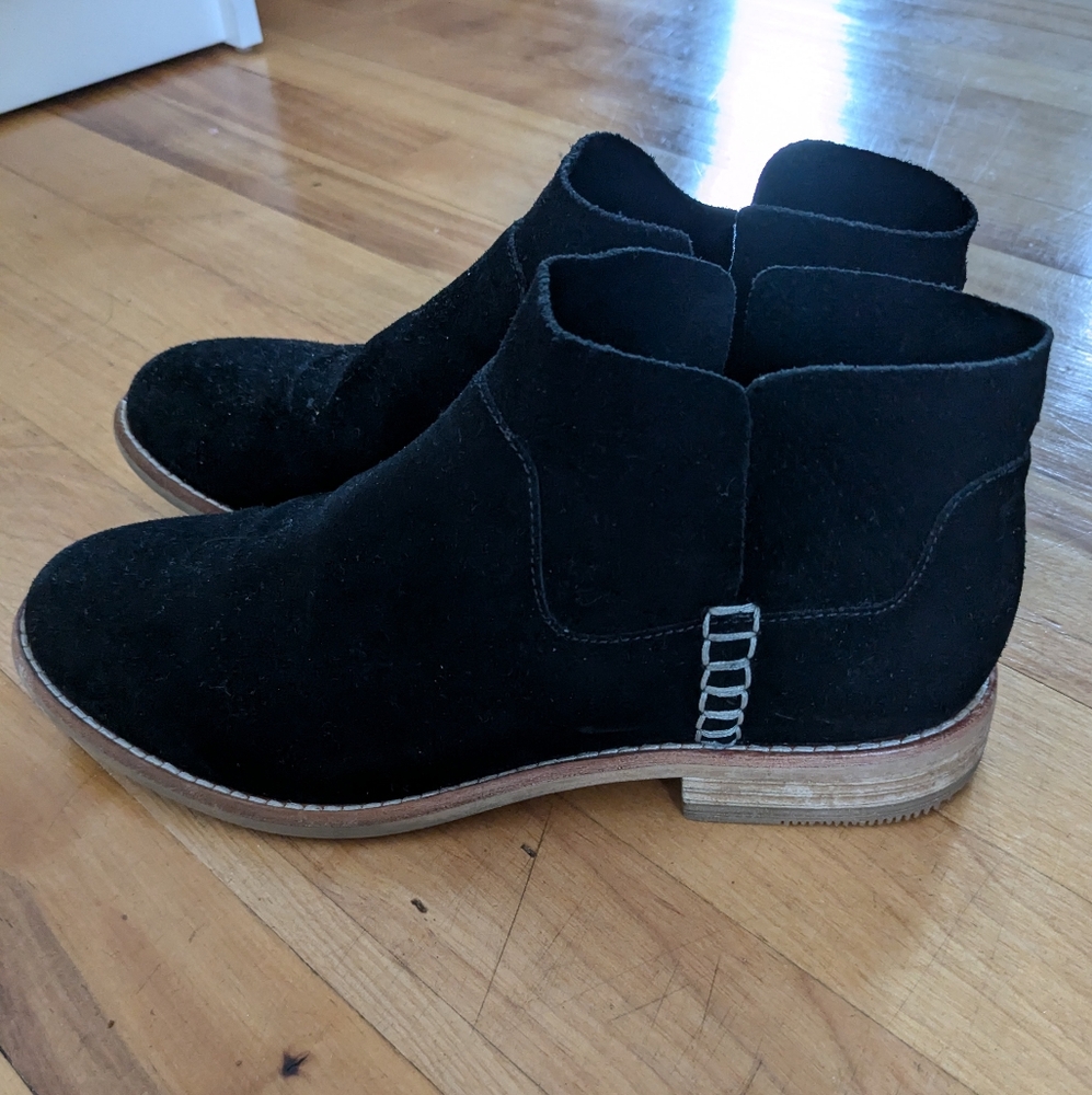 Clarks suede boots - excellent cond